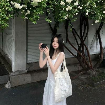 年轻女子